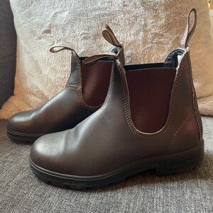 Women’s Blundstone #500 Chelsea Boots in Stout Brown
